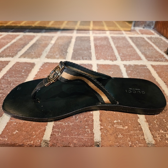 Black/Tan Gucci Flip Flops w/Black & Gold Hardware - Picture 4 of 8